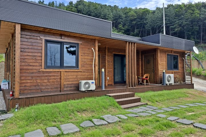 Yangpyeong Wooden House 0th image