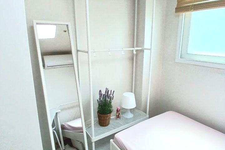 Room 202 12th image