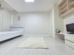 Suwon Mangpo, 1-room apartment right next to 1th image
