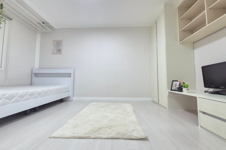 Suwon Mangpo, 1-room apartment right next to 1th image