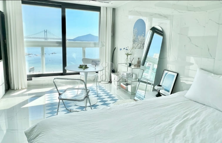 Prime viewing spot for the Gwangalli Beach Dr 1th image