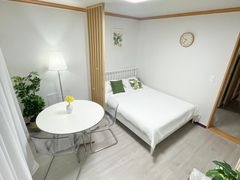 Two-room unit, 5-minute walk from the termina 2th image