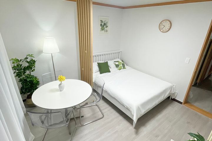 Two-room unit, 5-minute walk from the termina 2th image