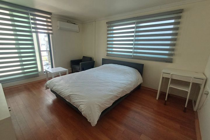 Spacious 2-bedroom apartment near Olympic Par 4th image