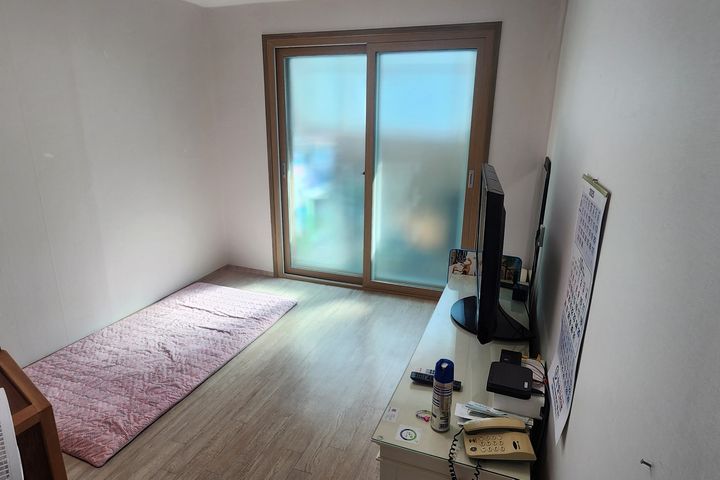Postay 4th image