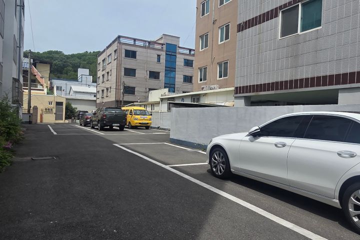 The tong 19번째 이미지