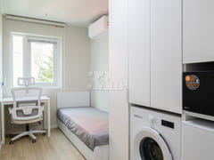 New Luxury Fully Furnished Unit 402 8th image