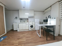 Clean studio apartment near the station 23 9th image