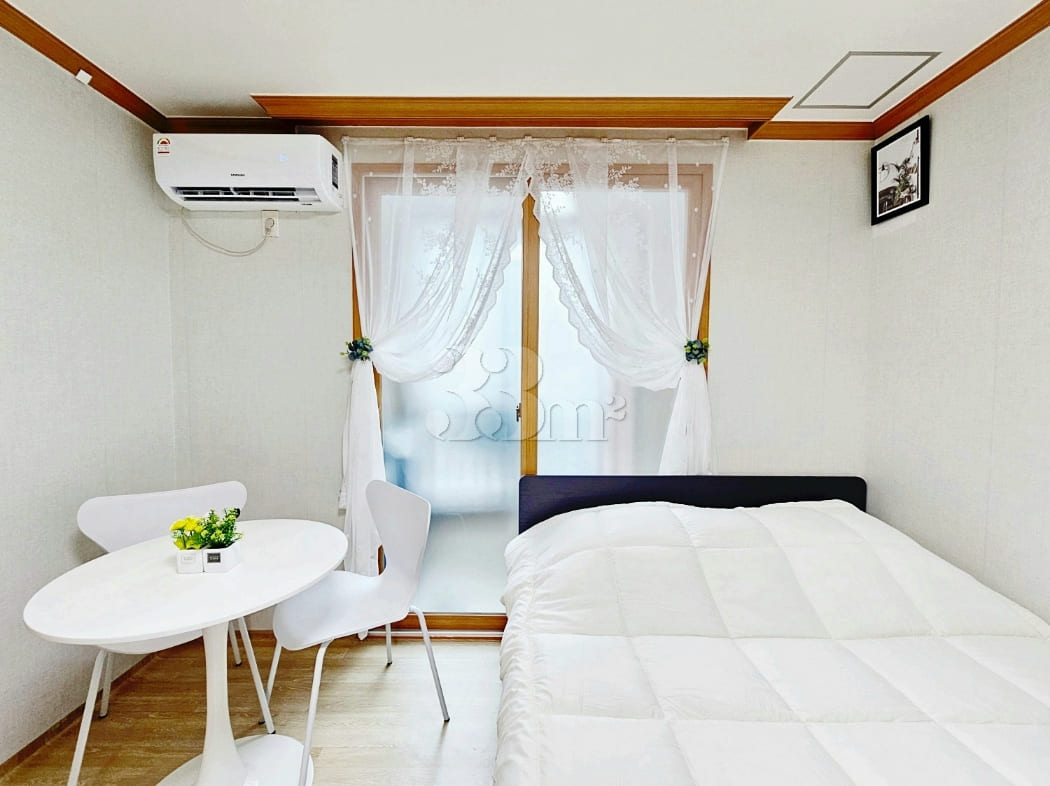 Fully furnished studio apartment near the cou 1th image