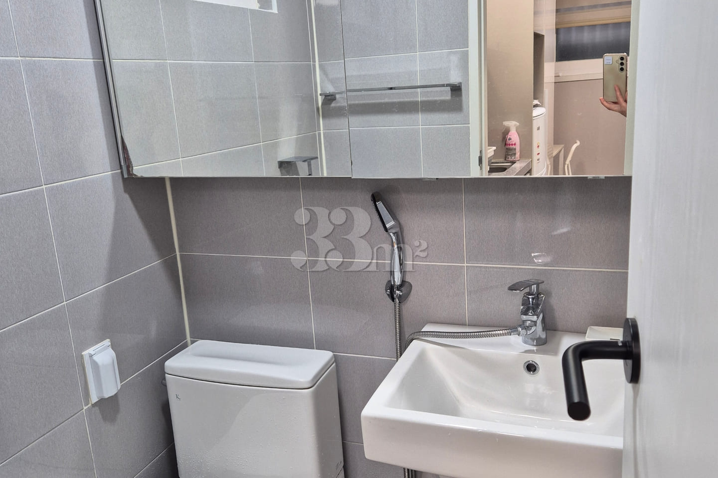 Newly built, pleasant, and in excellent condi 9th image