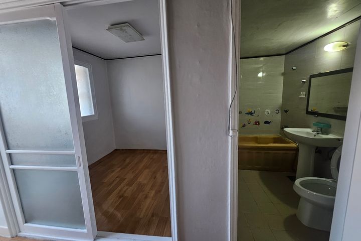 Bright, south-facing 3-room unit in Ilsan-don 4th image