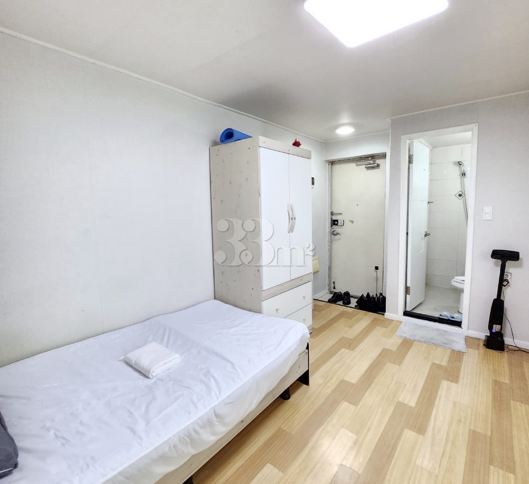 #13 Pretty Room 14th image