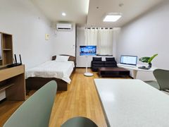 Spacious Room (Sleeps 3) > 1 Minute from Term 2th image