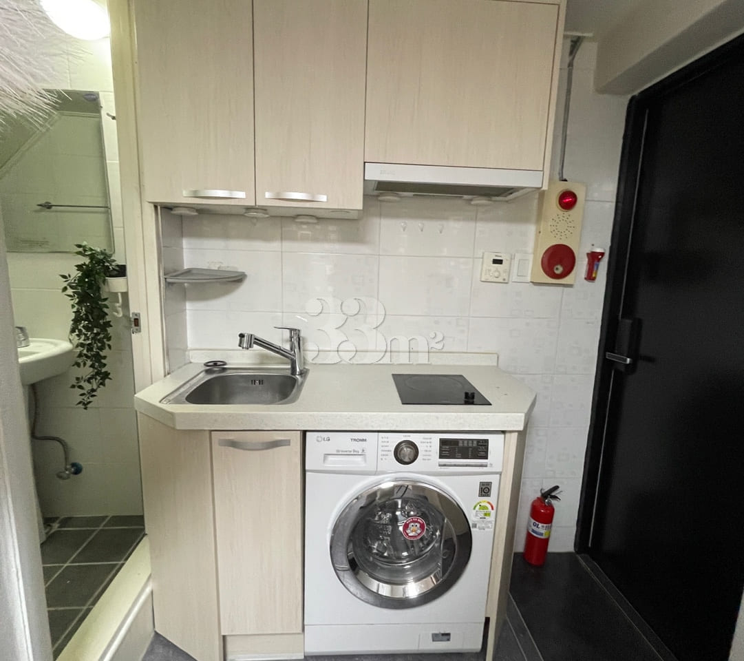 Raum Suite+ Room 504 4th image