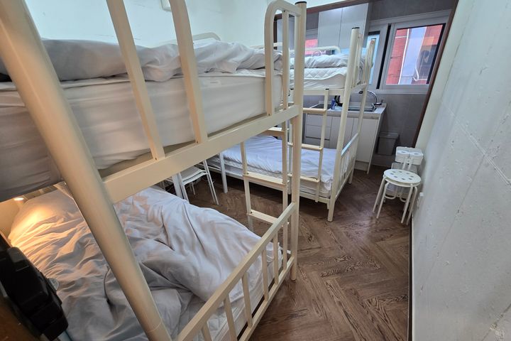 Hongdae, excellent value for money, 4 people, 6th image