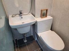 Fully furnished unit, 5-minute walk from Jams 10th image