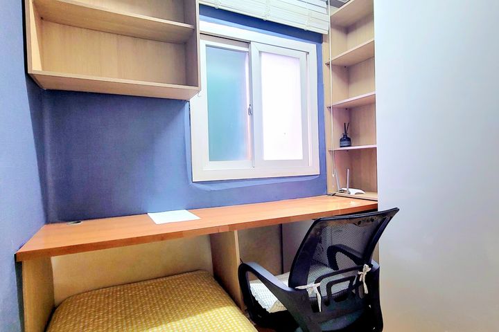 Mini Room with Window 502 1th image