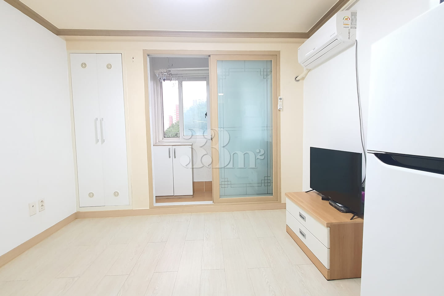 Clean studio apartment 301 2th image