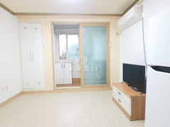 Clean studio apartment 301 2th image
