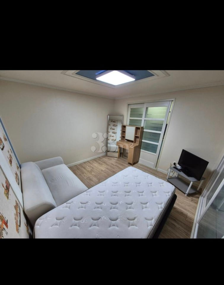 Clean accommodation with convenient transport 2th image
