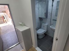 Remodeled studio apartment, 7 minutes from th 3th image