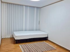 A spacious and comfortable space 3th image