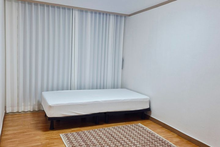 A spacious and comfortable space 3th image
