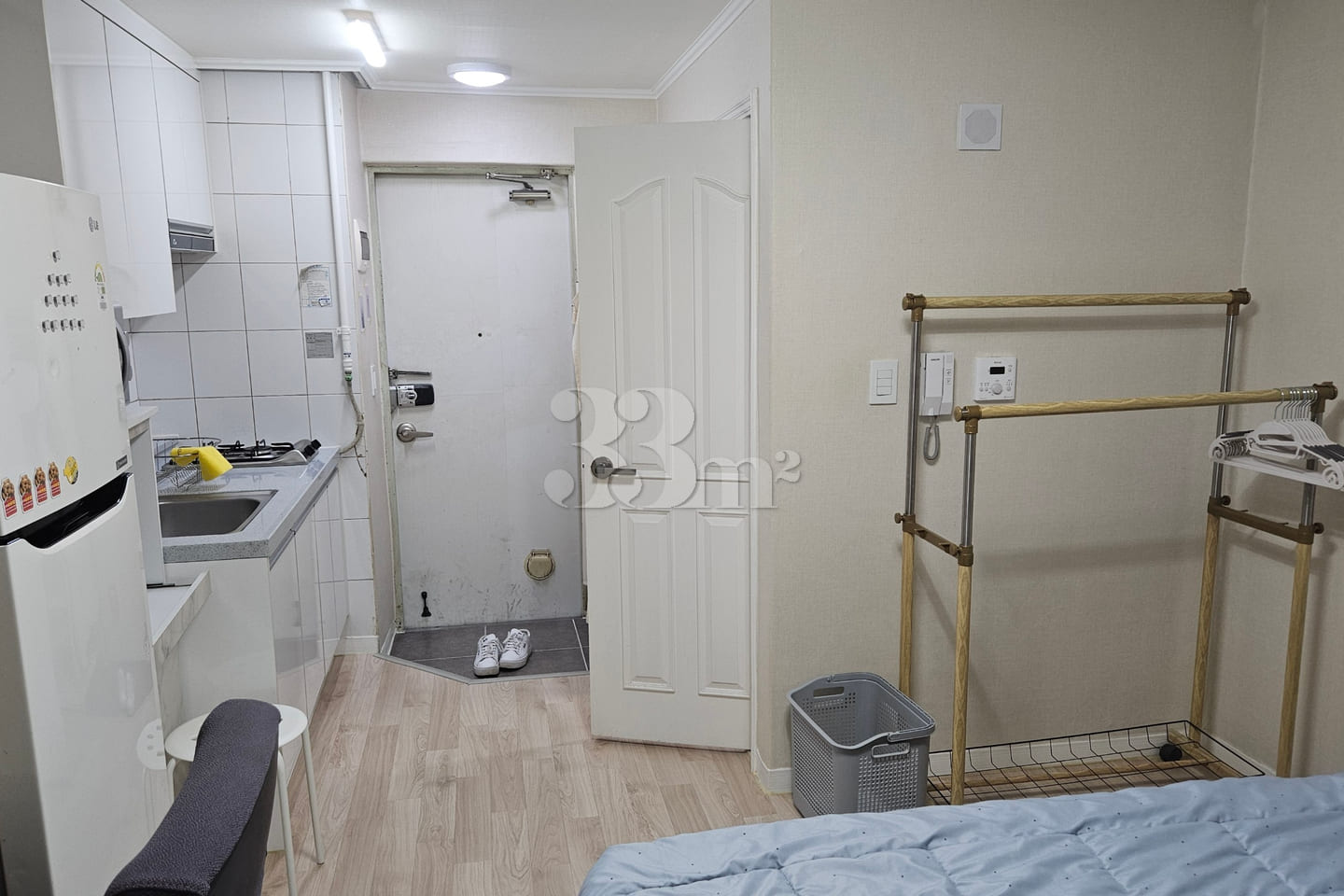 Studio apartment near the terminal 5th image
