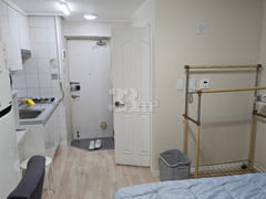 Studio apartment near the terminal 5th image
