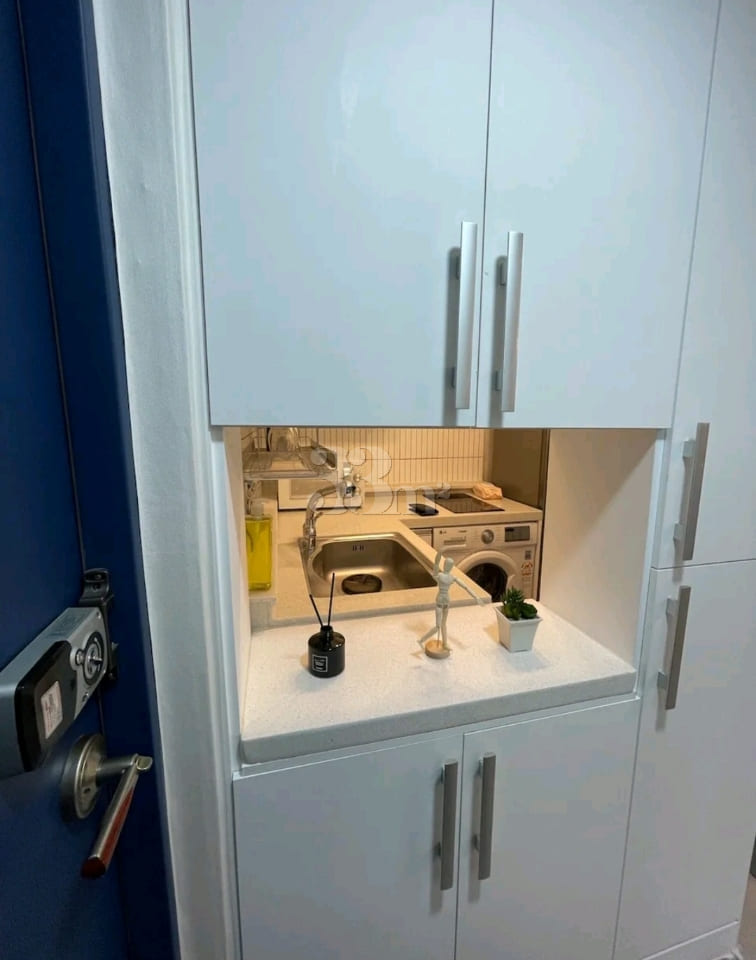 Luxury Two-Bedroom Apartment, 3 Minutes from  9th image