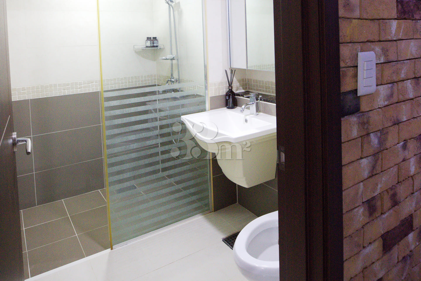 Luxurious three-bedroom, fully furnished 11th image
