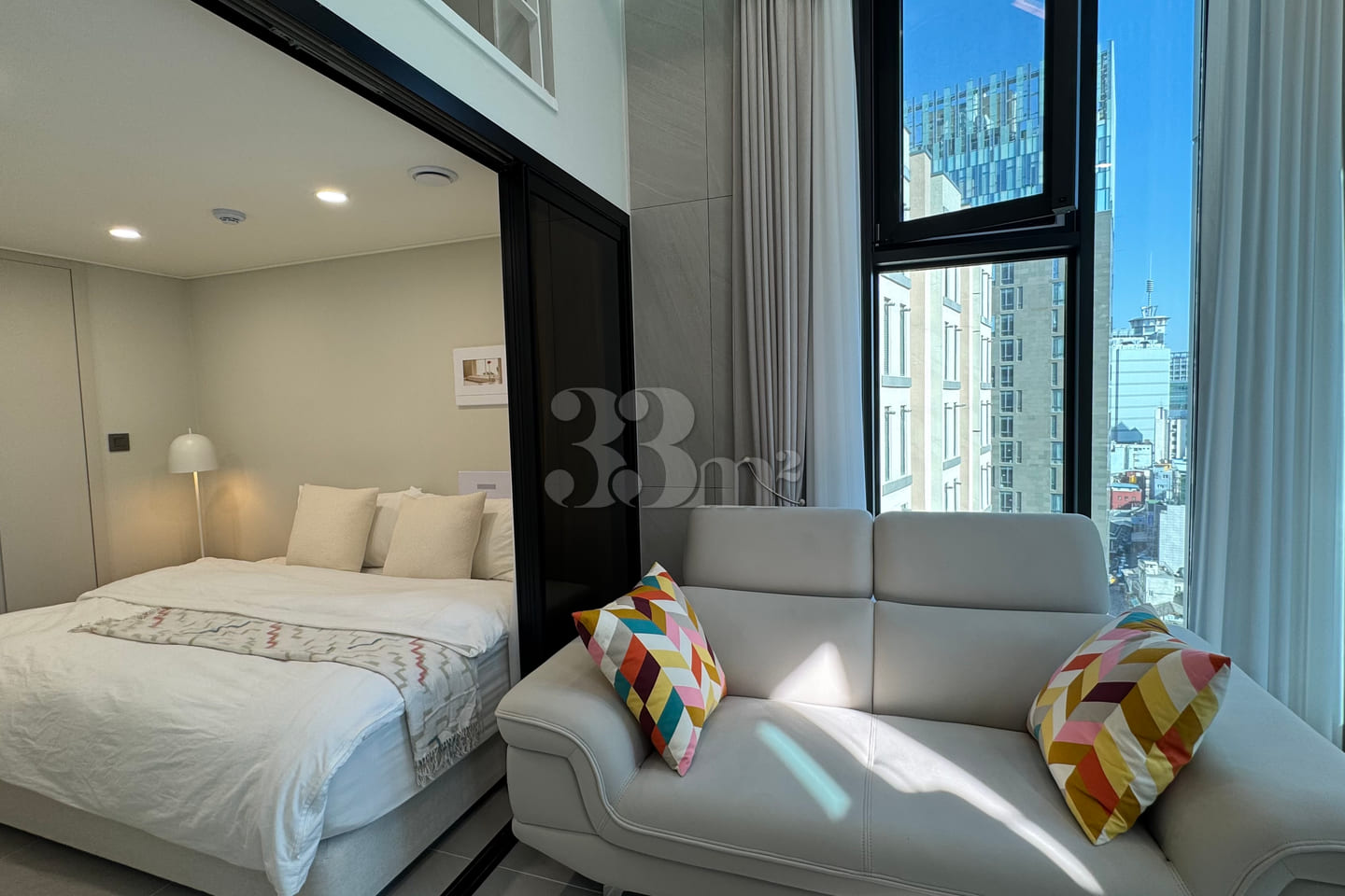 Luxury 10th-floor unit in the city center 14th image