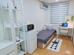 7-minute walk from Gangnam Station and Yeoksa 10th image