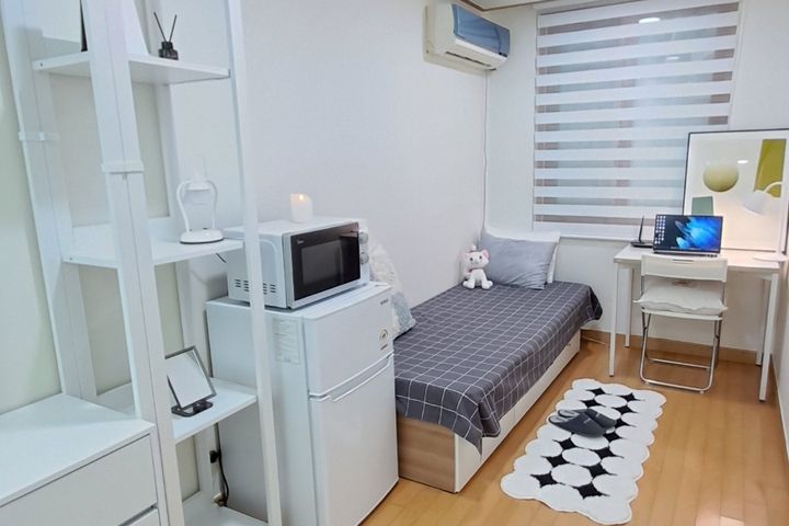 7-minute walk from Gangnam Station and Yeoksa 10th image