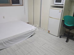 A room located right next to Jihaeng Station 5th image