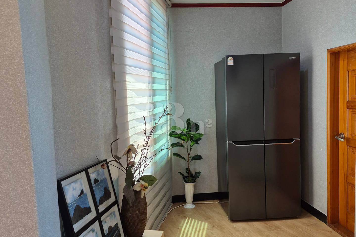 Fully furnished, west-facing, 4-bedroom unit  8th image