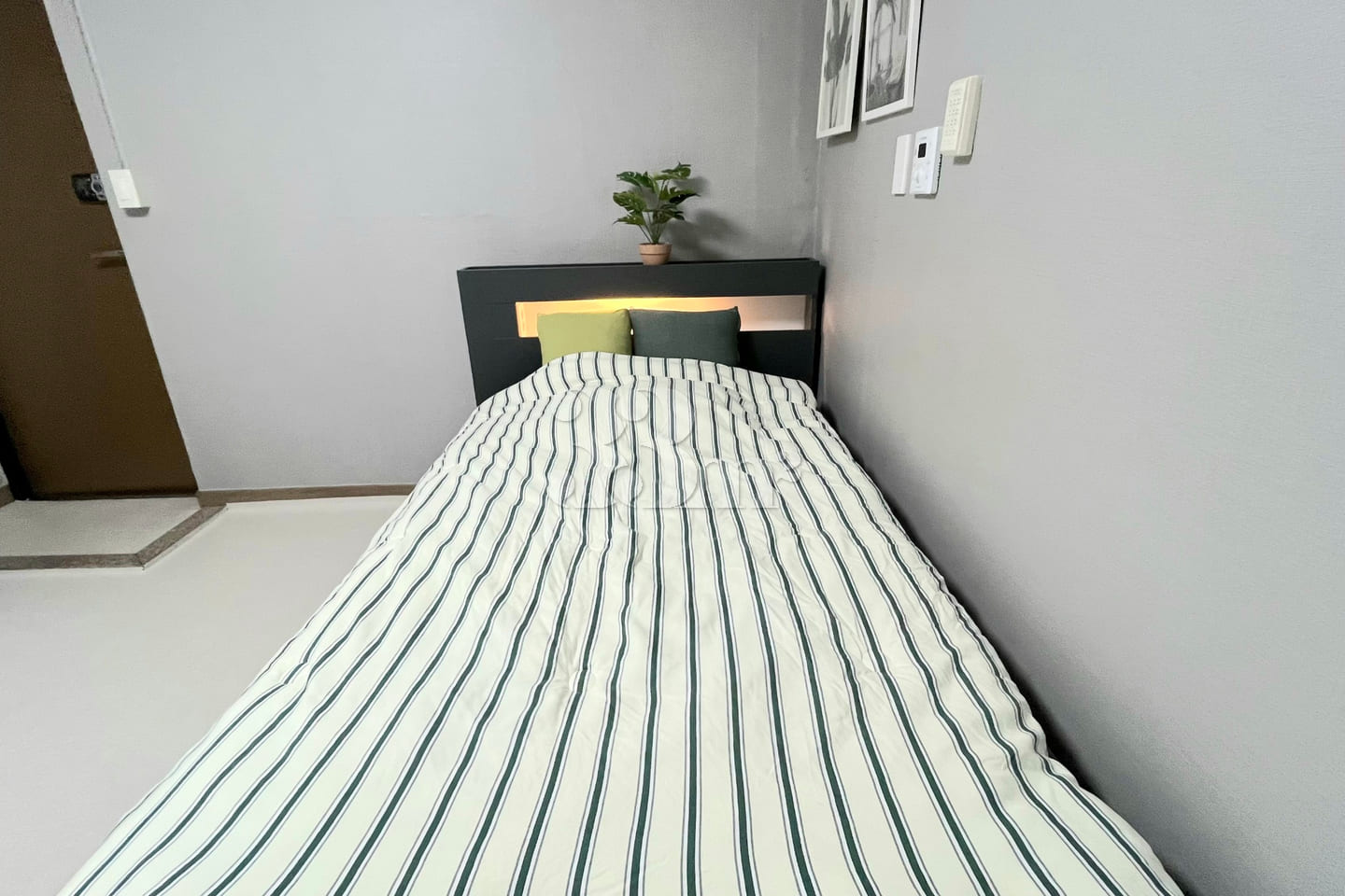 Clean studio apartment on the 2nd floor 5th image