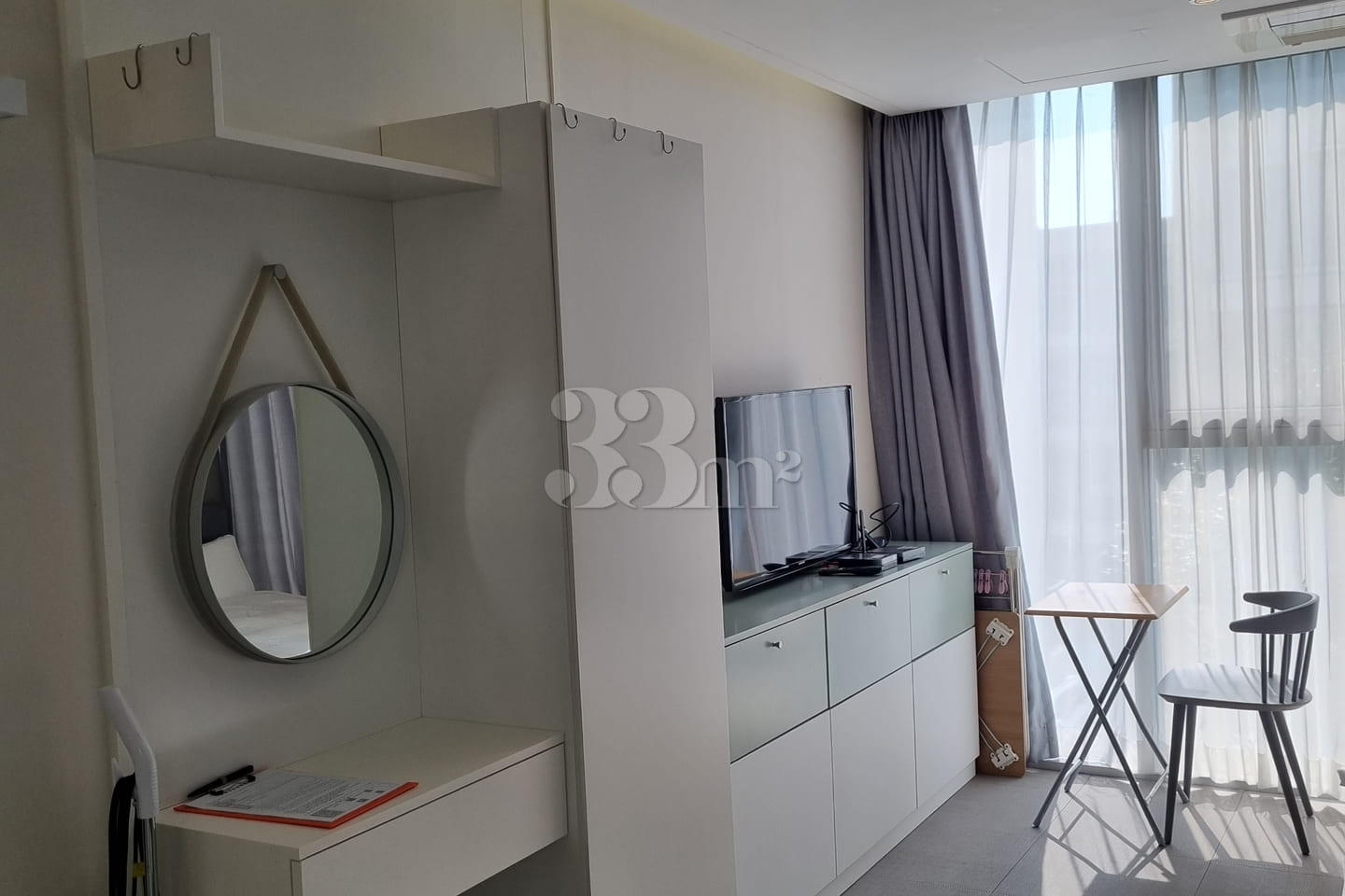 Unobstructed view with floor-to-ceiling windo 5th image