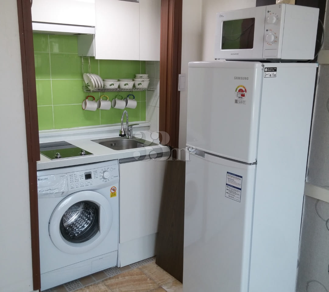 Large room, individual cooking and laundry fa 3th image