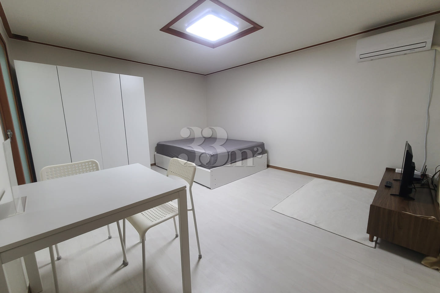 Dujeong-dong, spacious room with 1 queen bed 5th image