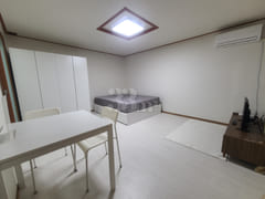 Dujeong-dong, spacious room with 1 queen bed 5th image