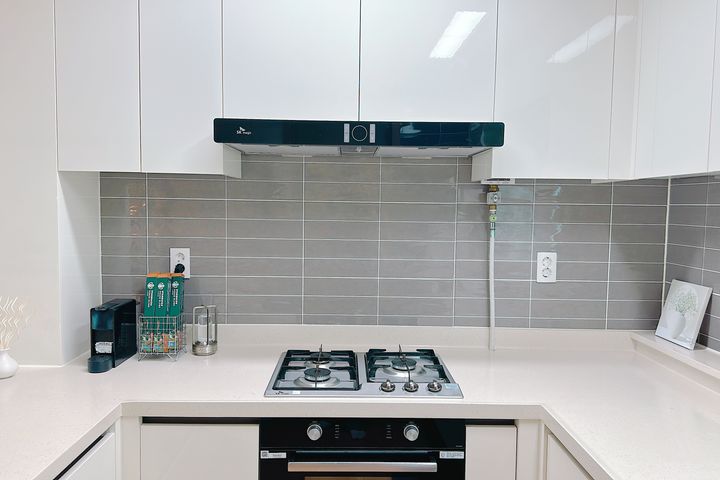 Gyeyang New Three-Room Apartment with Full Op 6th image