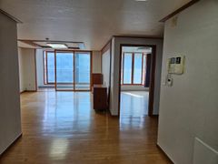 40-pyeong apartment with 4 large rooms 4th image