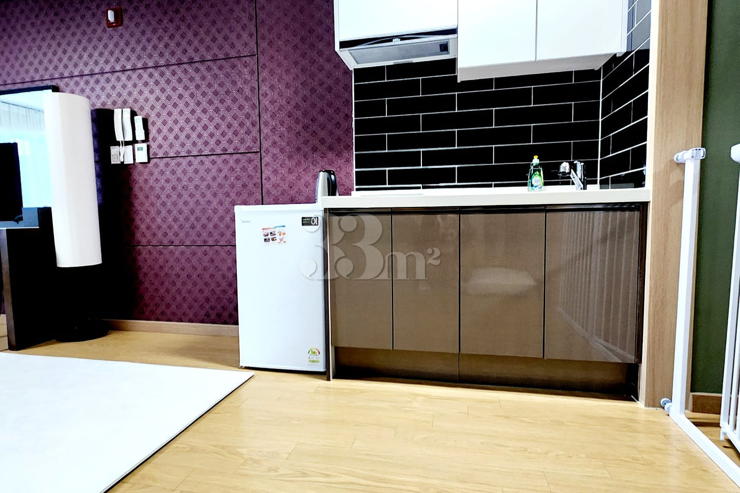 One-month stay at a beachfront duplex with a 8th image
