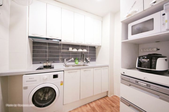 Newly built, fully furnished room for women 4th image