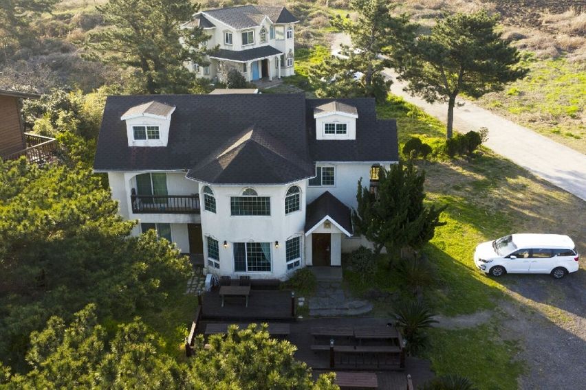 Aewol Coastal Road, 5-bedroom private house 0th image