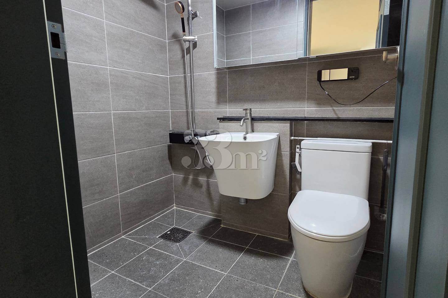 Spacious 2-bedroom unit + rooftop terrace 14th image