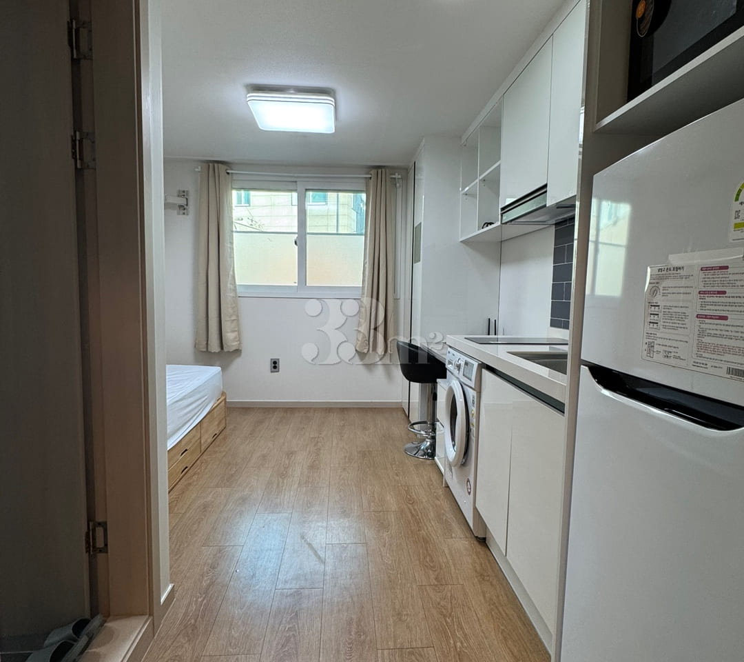 Room 502 3th image