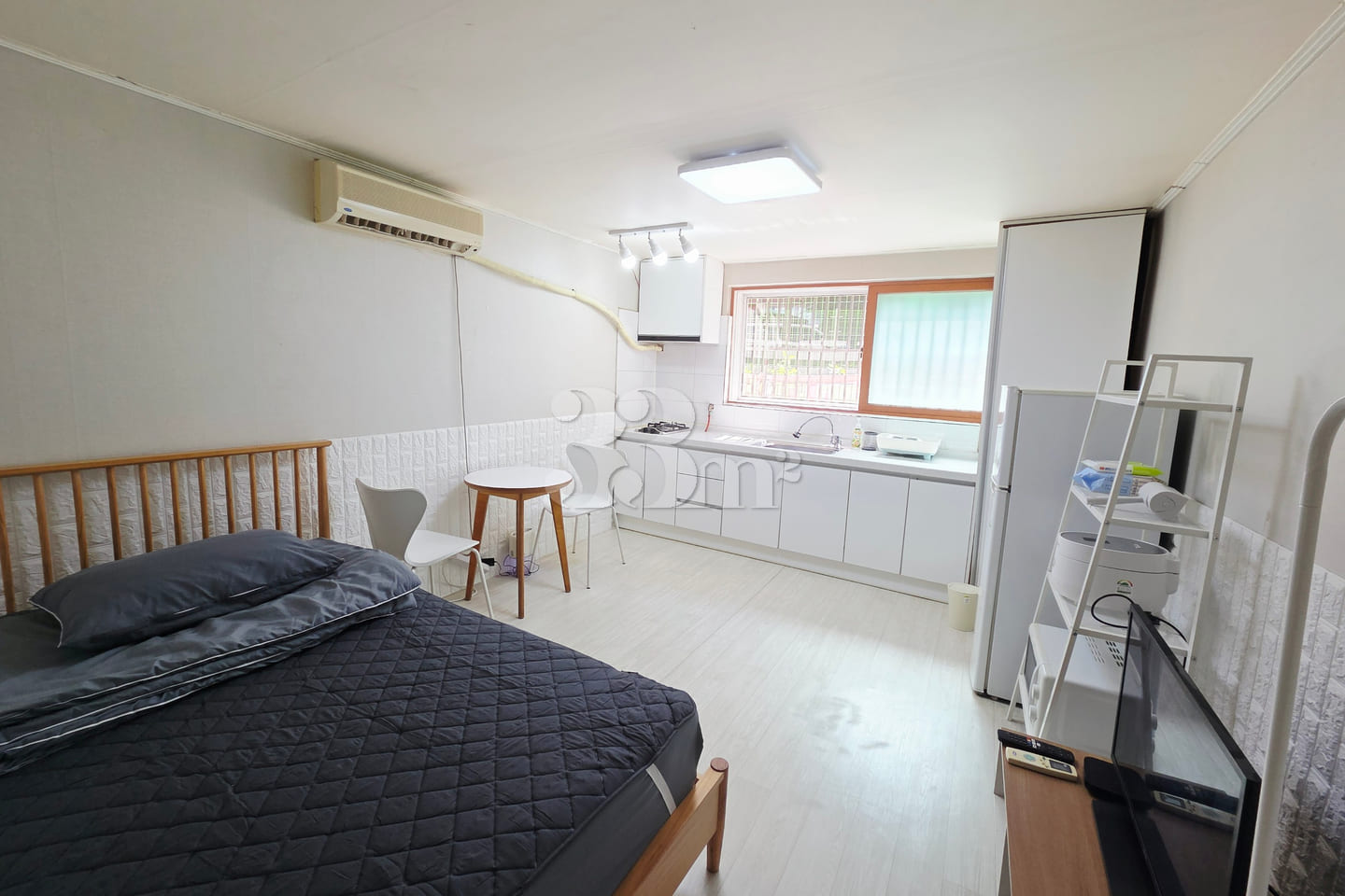 Studio with 2 beds 🏡 Unit 103 1th image