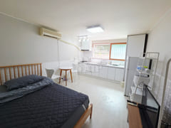 Studio with 2 beds 🏡 Unit 103 1th image